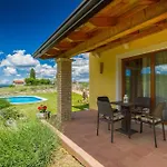 Stunning In Feriehus Pazin