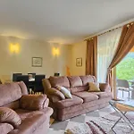 بيت للعطل Stunning In بازين