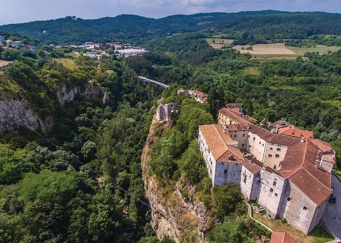 Stunning In Feriehus Pazin