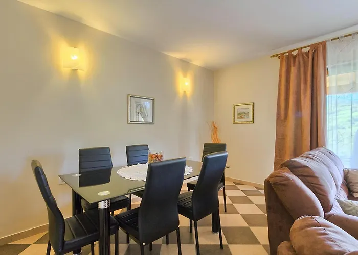 Stunning In Ferienhaus Pazin